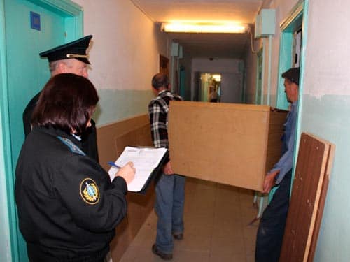 Выселение за долги